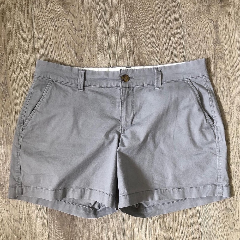 Old Navy gray chino shorts